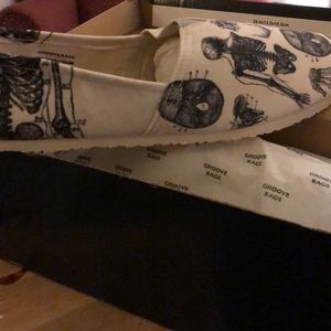 Women’s size 11.5 medical illustration flats